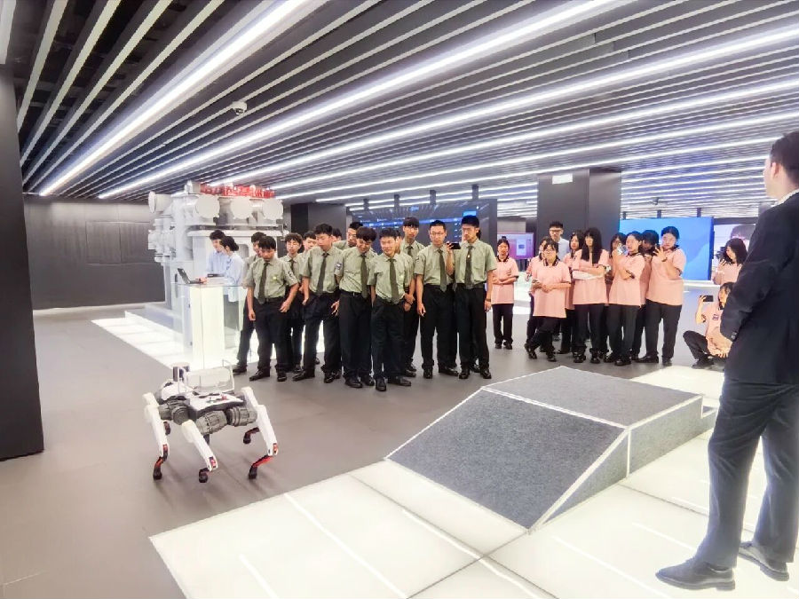  八维职业学校：解锁人工智能未来新征程，铸就行业AI精英人才！