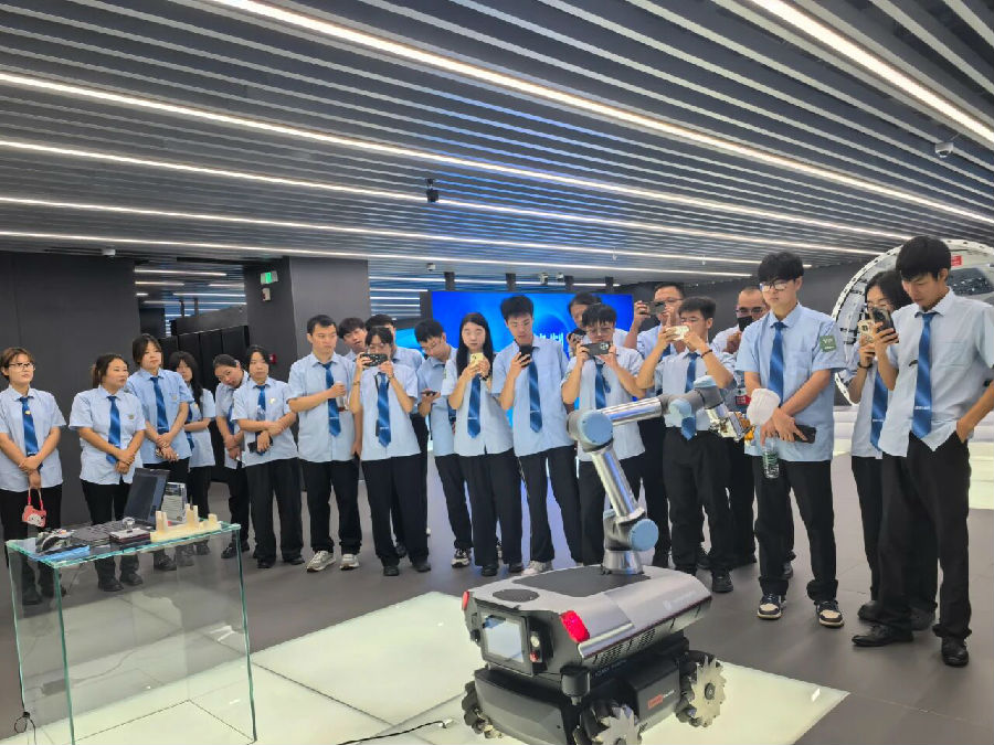 八维职业学校：洞察人工智能科技先机，铸就职场硬实力